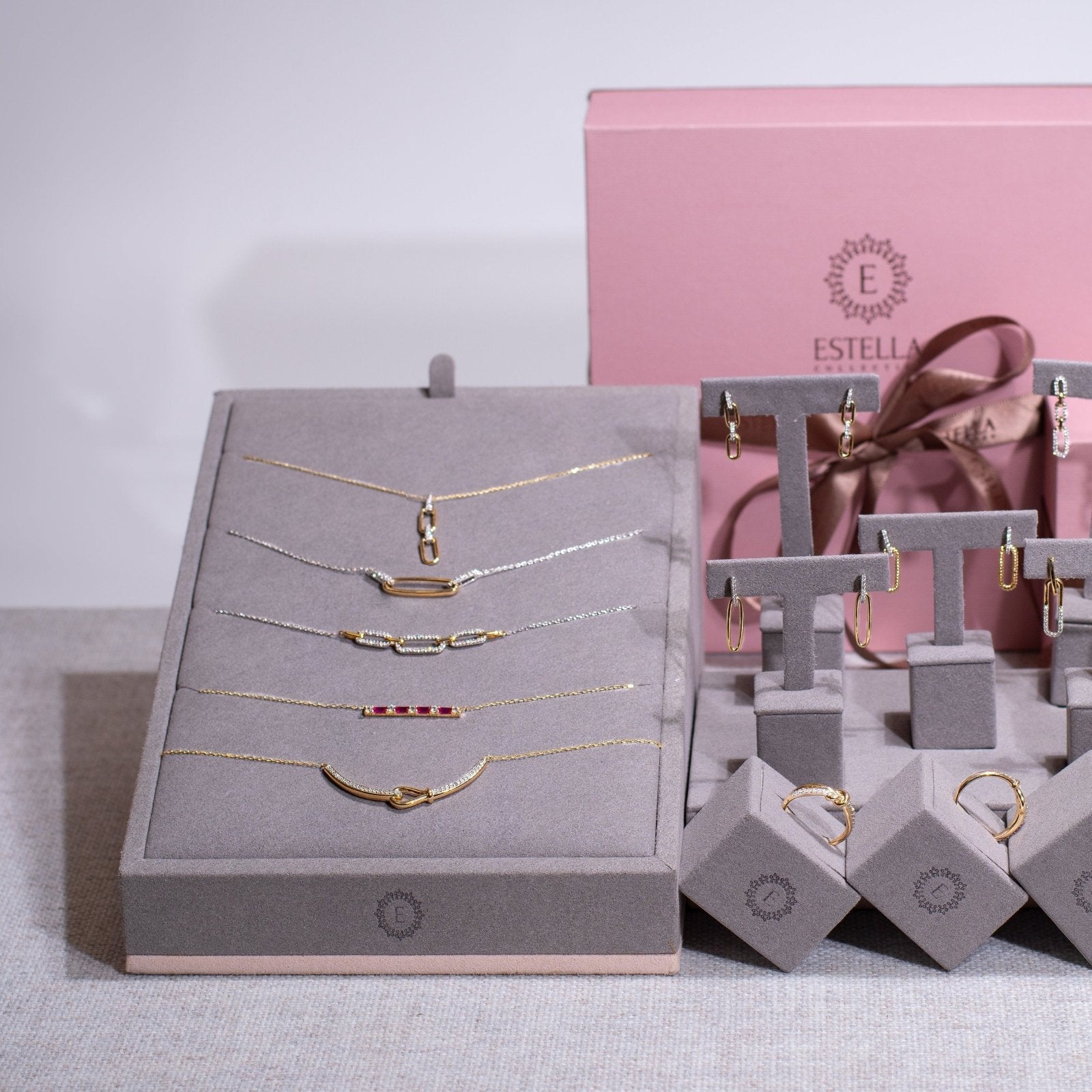 Interlocking Diamond and Gold Oval Pendant with Three Links Necklace Necklaces Estella Collection #product_description# 32688 925 Diamond Layering Necklace #tag4# #tag5# #tag6# #tag7# #tag8# #tag9# #tag10#