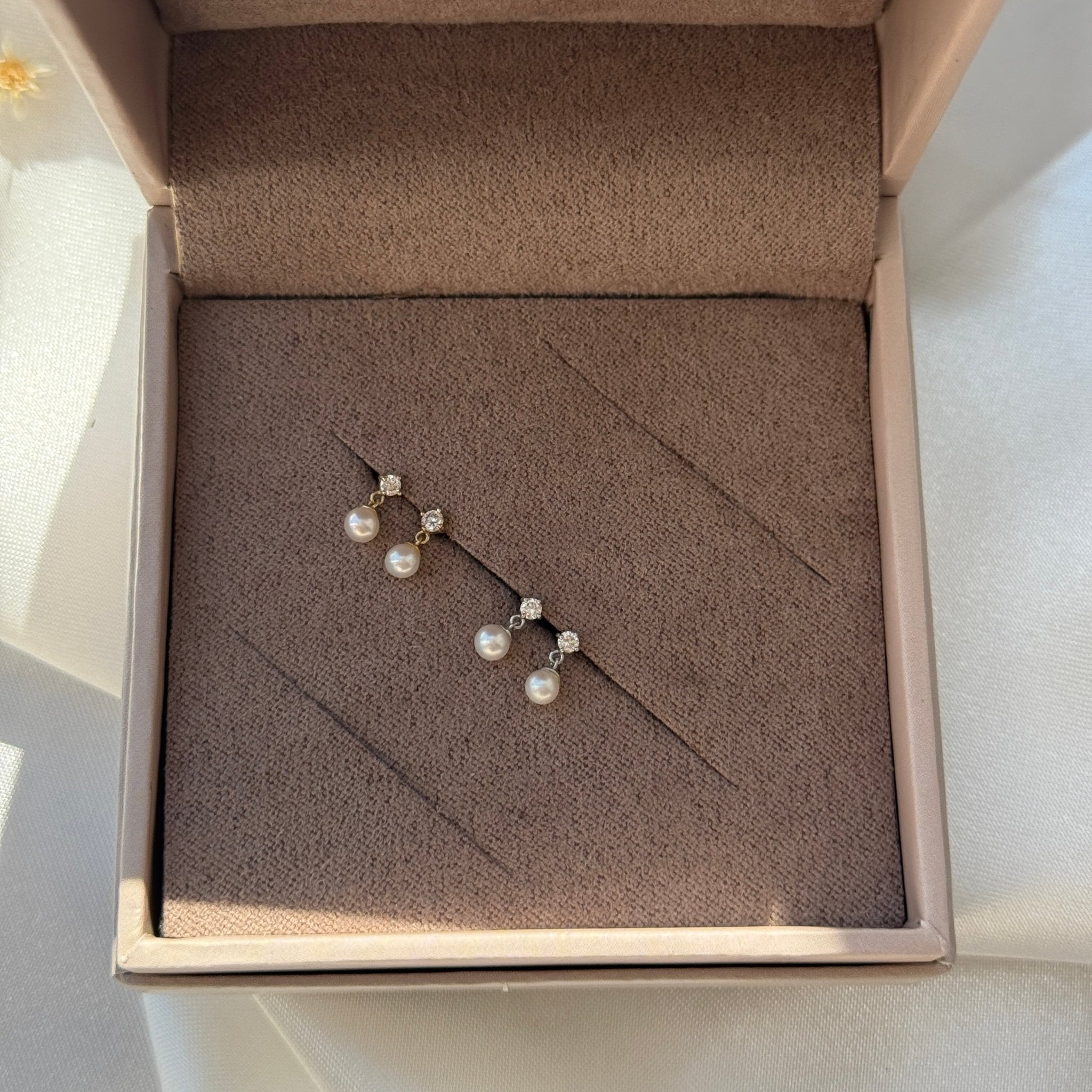 a box that has some pearls in it