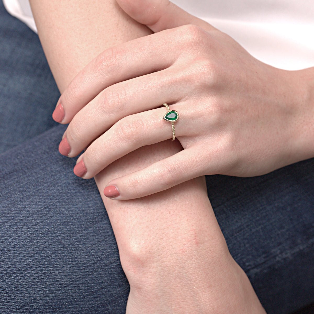 Dainty Vine 1 carat Round Shaped Moss Green Agate Solitaire Ring in Wh –  Radhes.com